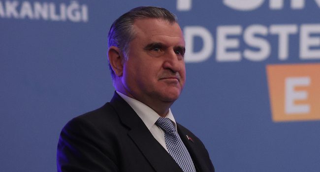 Bakan Bak, Özbek’i tebrik etti