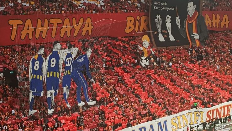 Galatasaray taraftarından dikkat çeken pankart! O oyuncunun boynuna zil taktılar