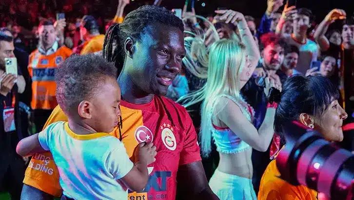 Bafetimbi Gomis’ten Galatasaray için şampiyonluk paylaşımı!