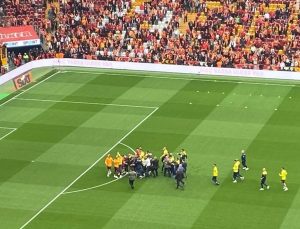 RAMS Park’ta ortalık karıştı! Fenerbahçeli futbolcular ve Galatasaraylı oyuncular arasında kavga yaşandı