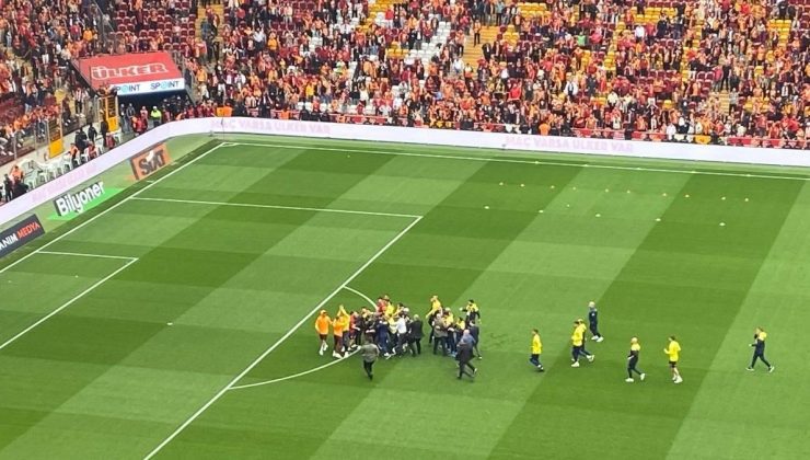 RAMS Park’ta ortalık karıştı! Fenerbahçeli futbolcular ve Galatasaraylı oyuncular arasında kavga yaşandı