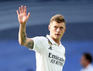 Real Madrid’in yıldız ismi Toni Kroos futbolu bırakıyor!