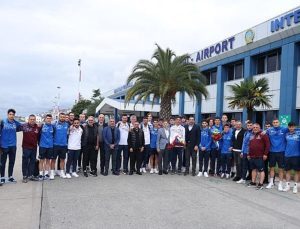 Trabzonspor’un şampiyon U19 takımı şehre geldi!