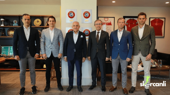 Mehmet Büyükekşi, EURO 2024’e gidecek hakemlerle buluştu