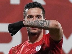 Fenerbahçe’de bir ayrılık daha! Golcü oyuncuyu 5 ayrı kulüp istiyor
