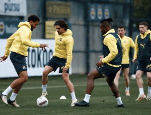 Giovanni van Bronckhorst, Fenerbahçe’den eski öğrencisini istedi