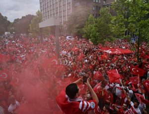 A Milli Takım’a büyük destek! Dortmund sokakları kırmızı-beyaz oldu