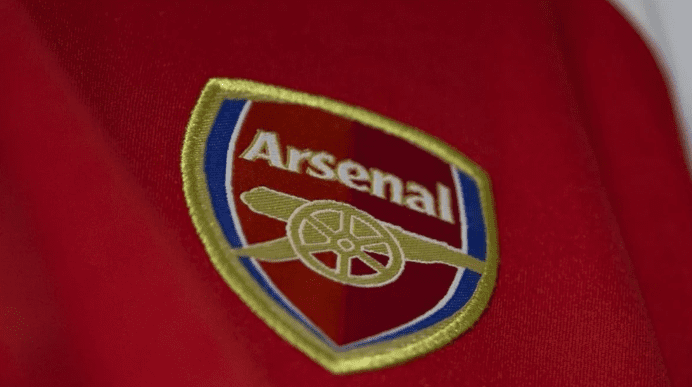 Arsenal, 22 oyuncusuyla yollarını ayırıyor