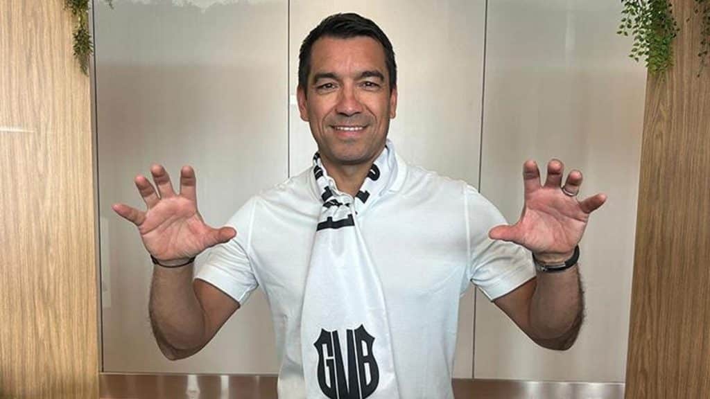 Beşiktaş'ta Giovanni van Bronckhorst dönemi resmen başladı! 1