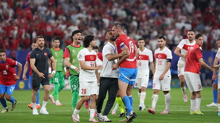 Türkiye-Çekya maçı bitti saha karıştı | Çekyalı oyuncudan olay sözler: Türkleri zehirlemek istedim