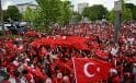 Türk Taraftarlar Dortmund’u Kırmızı Beyaza Çevirdi