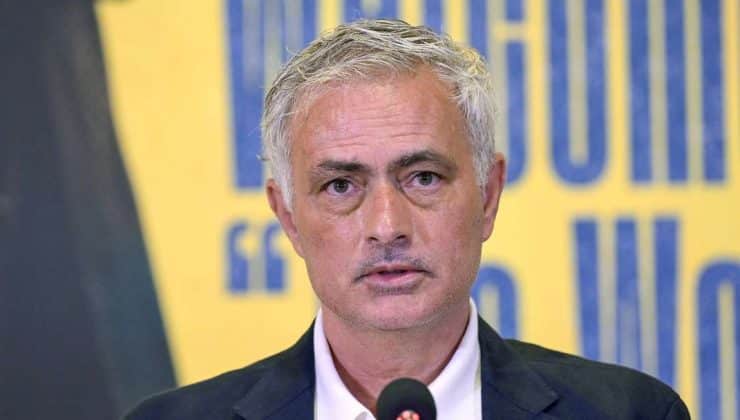 Mourinho: “Bu düzeyde bu sahada oynamak kabul edilemez”