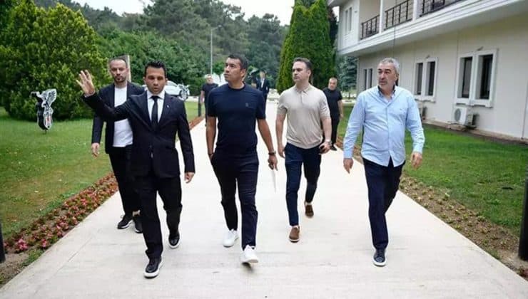 Van Bronckhorst ve Samet Aybaba'dan Beşiktaşlı futbolculara başarı dileği