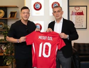 Mesut Özil’den TFF Başkanı İbrahim Hacıosmanoğlu’na ziyaret