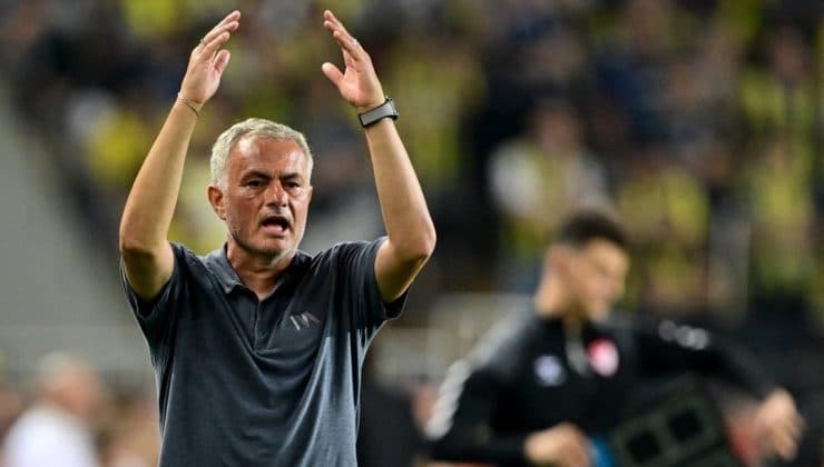 Jose Mourinho’dan olay sözler: Galatasaray kart görmüyor